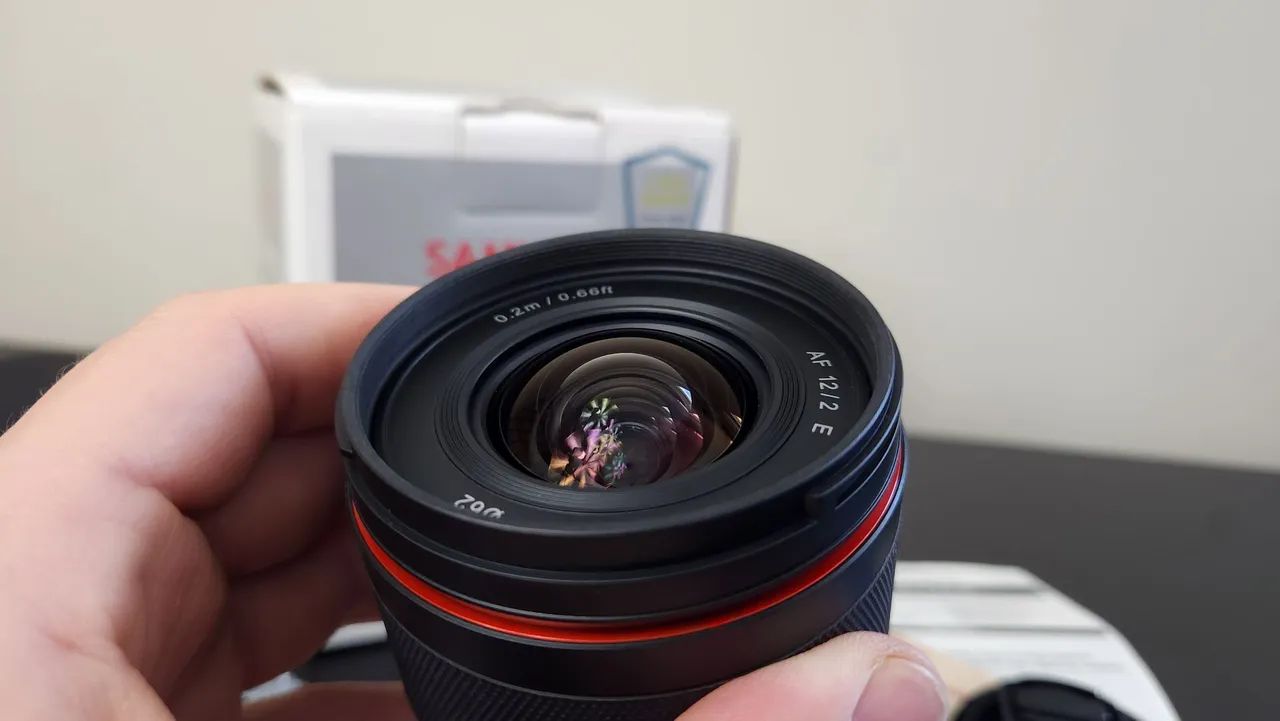 Lente Samyang F2.0 AF de 12 mm Sony E - NUNCA USADA - Foto 3