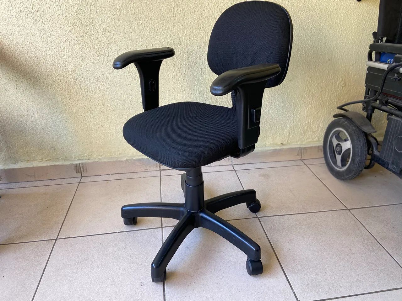 VENDO CADEIRA DE ESCRITÓRIO  - Foto 2