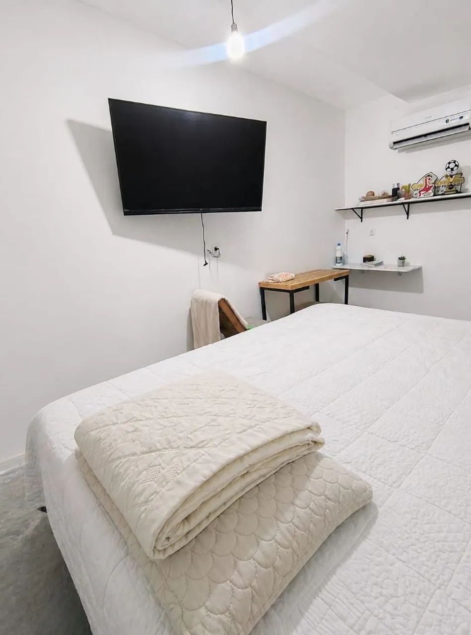 Aluga-se quarto para mulheres. 