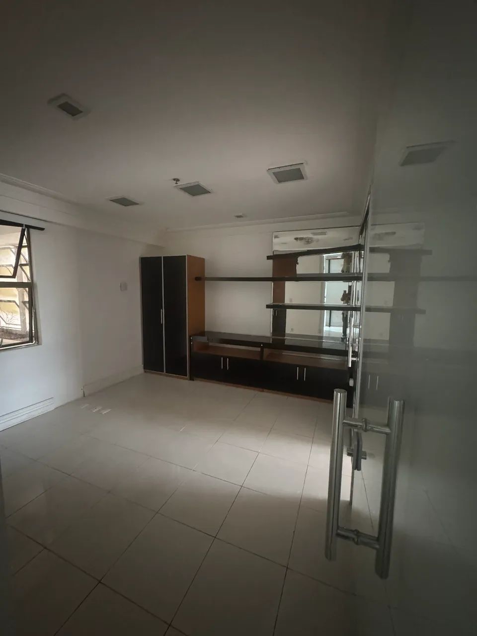 Alugo Sala ampla  com 80m2 na Av dos Holandeses - Foto 3