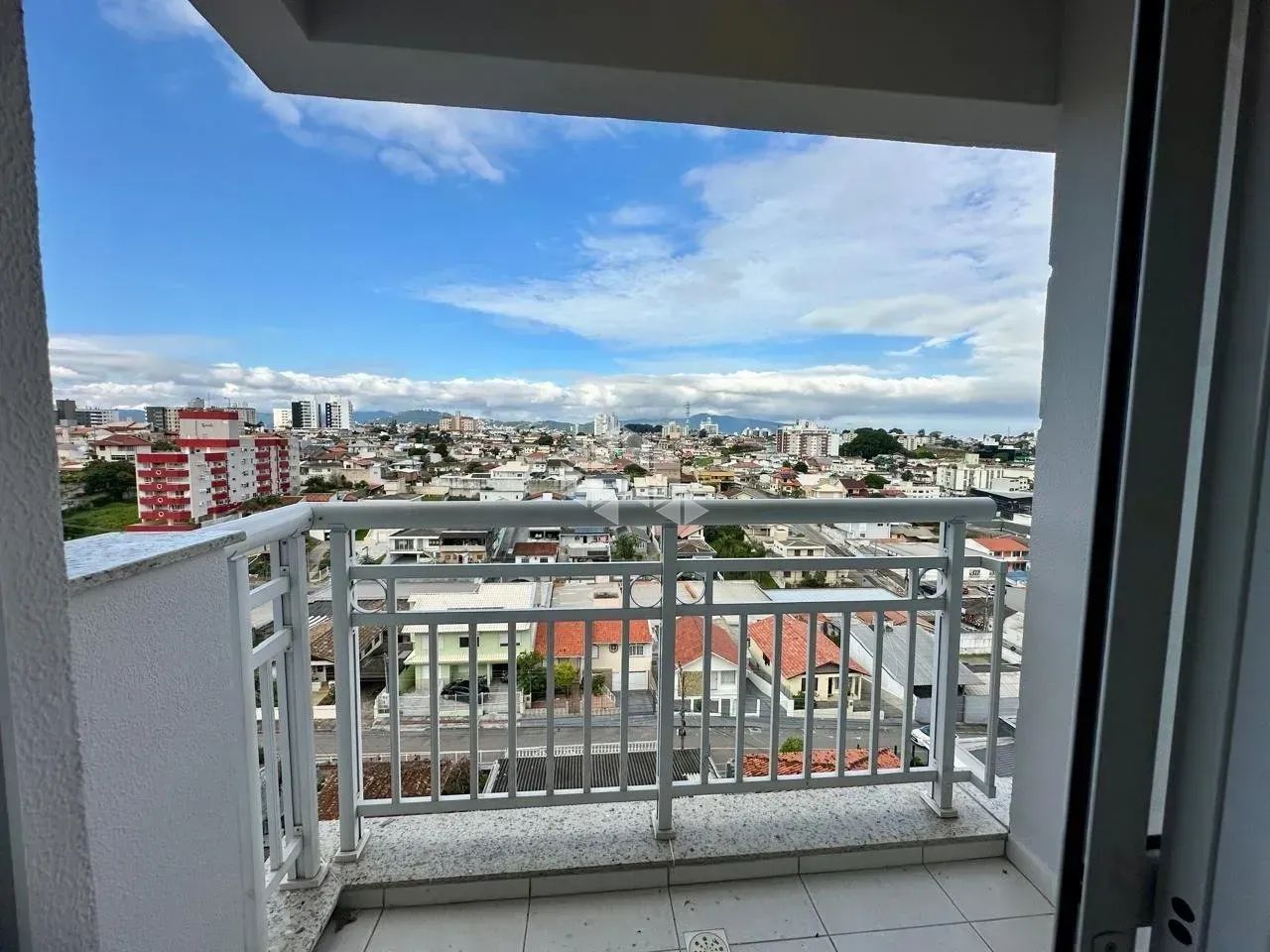 APARTAMENTO COM 2 QUARTOS EM CAPOEIRAS FLORIANÓPOLIS