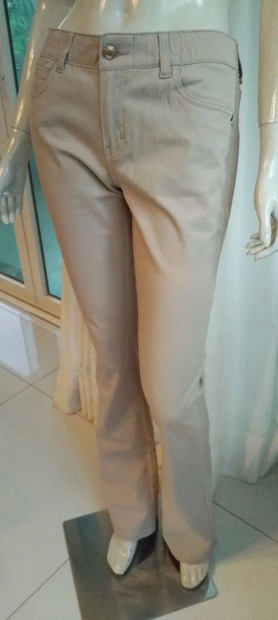 Calça de Sarja Flare com elastano - Foto 3