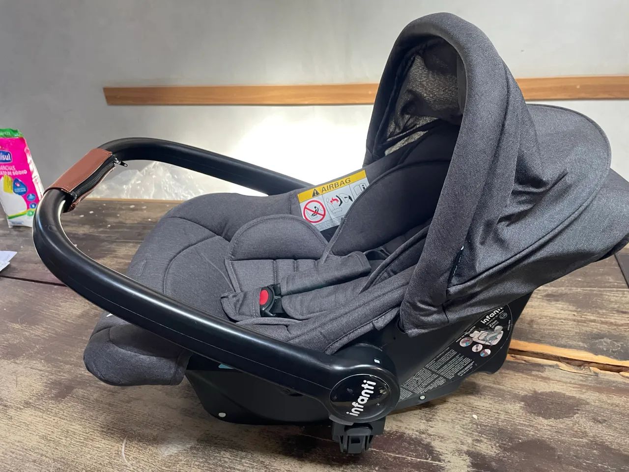 Bebe conforto muito novo 