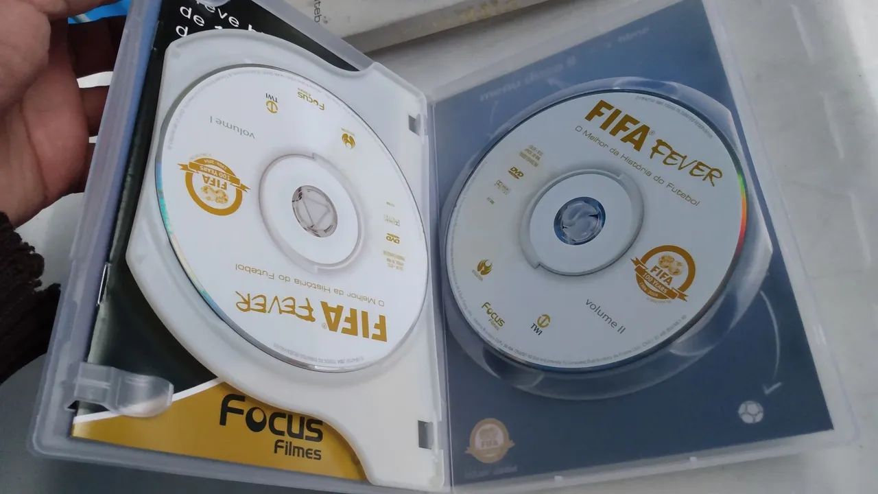 DVD duplo original FIFA fever ótimo estado.  - Foto 2