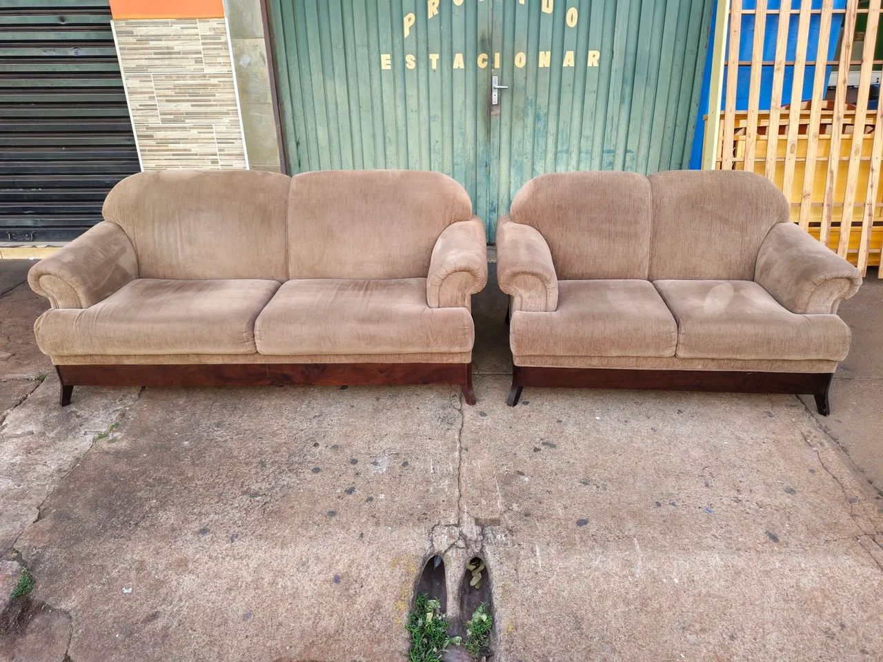 Vendo jogo de sofá de 2 e 3 lugares rústico  - Foto 2