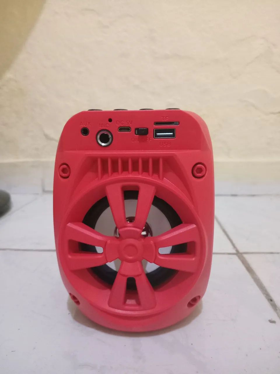 Vende-se uma caixinha de som 