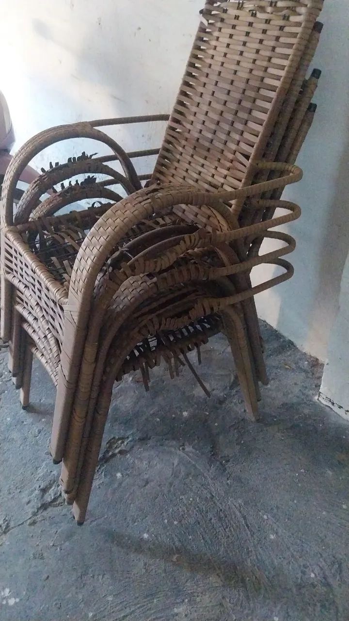 Conjunto mesa e cadeiras vime( precinho em conta para reformar) - Foto 2
