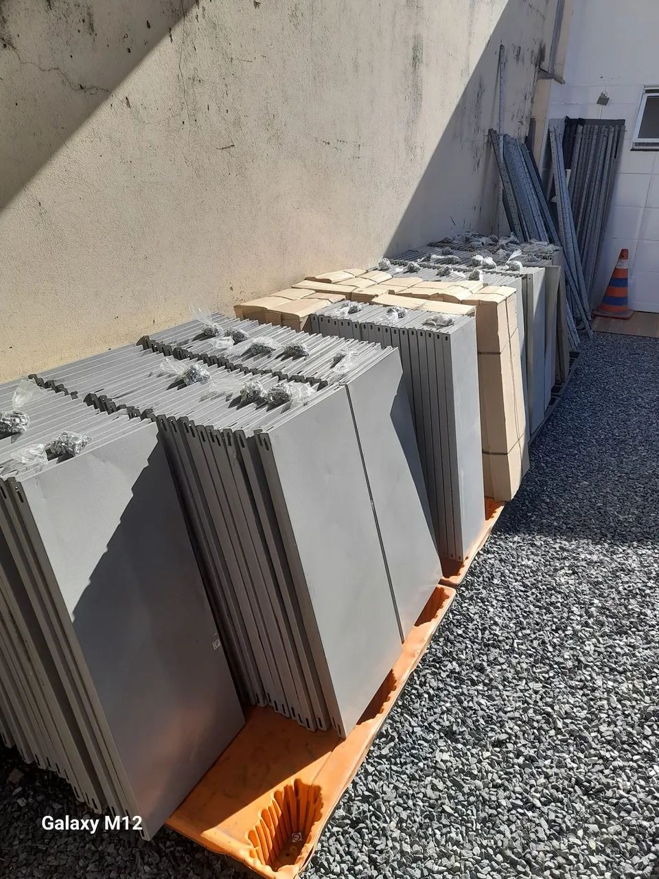 Estantes de aço reforçadas 