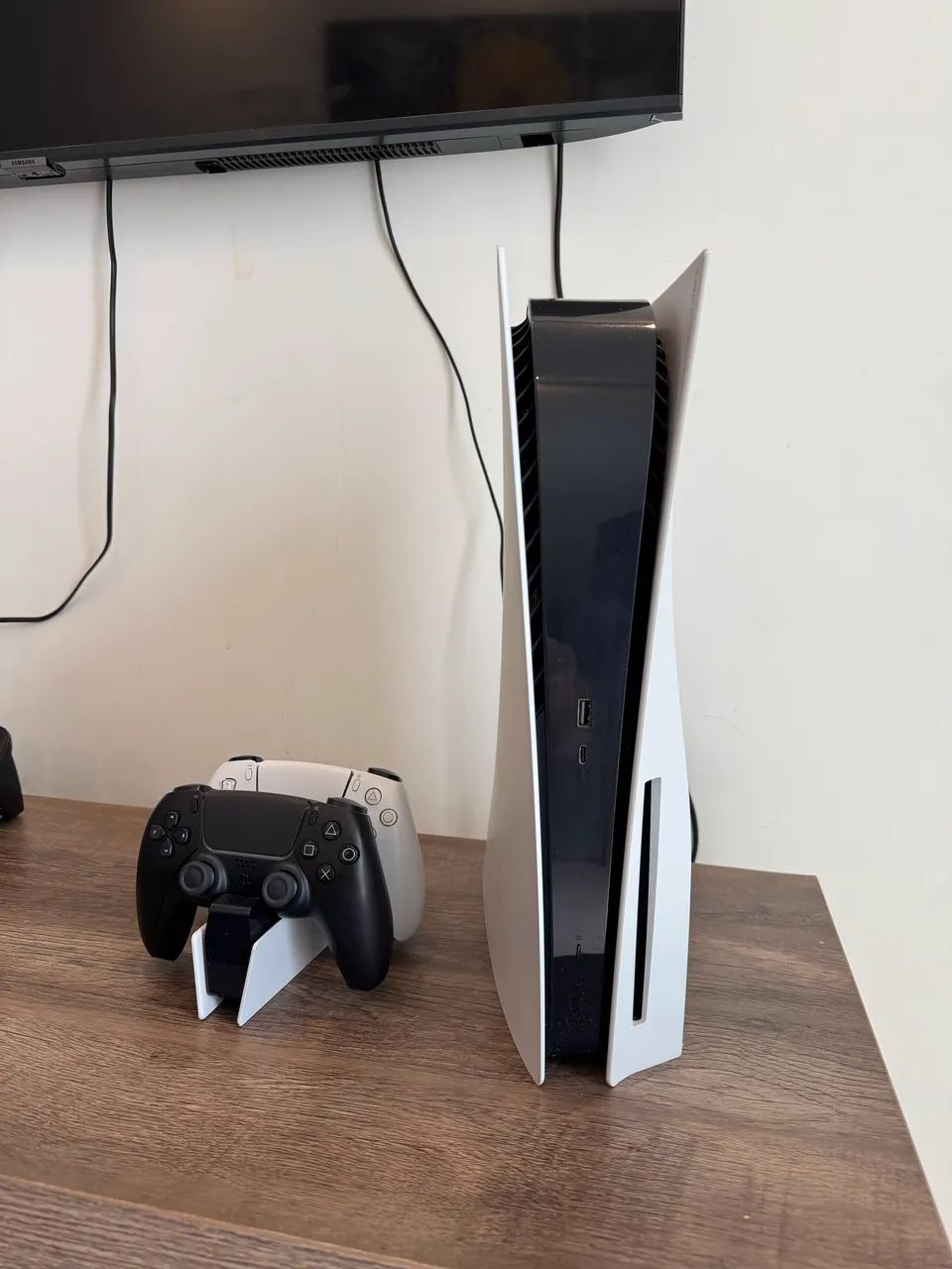 PS5 Fat com 2 controles e base de carregamento - Foto 2