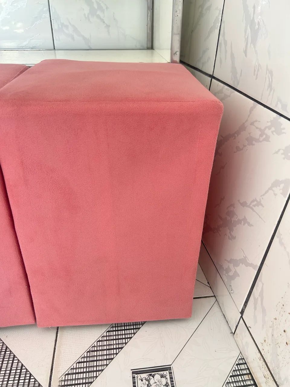 2 Pufes Rosa Estofados