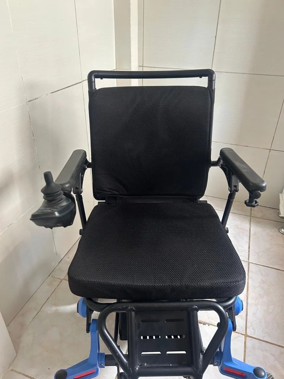 Cadeira de rodas motorizada  - Foto 3