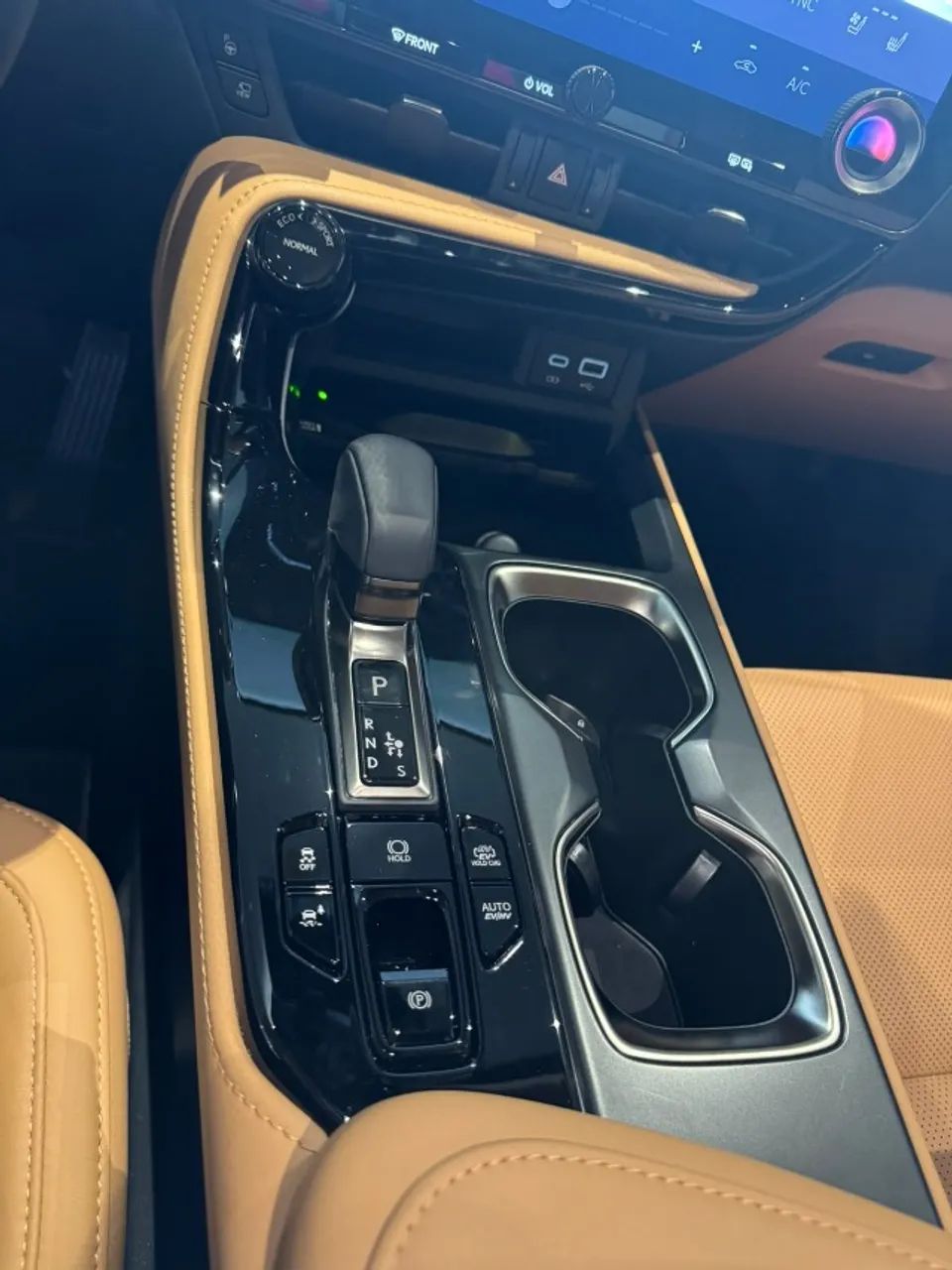 Lexus NX-450h+ AWD 2.5 16V Aut. (Híbrido), foto 10 de 17