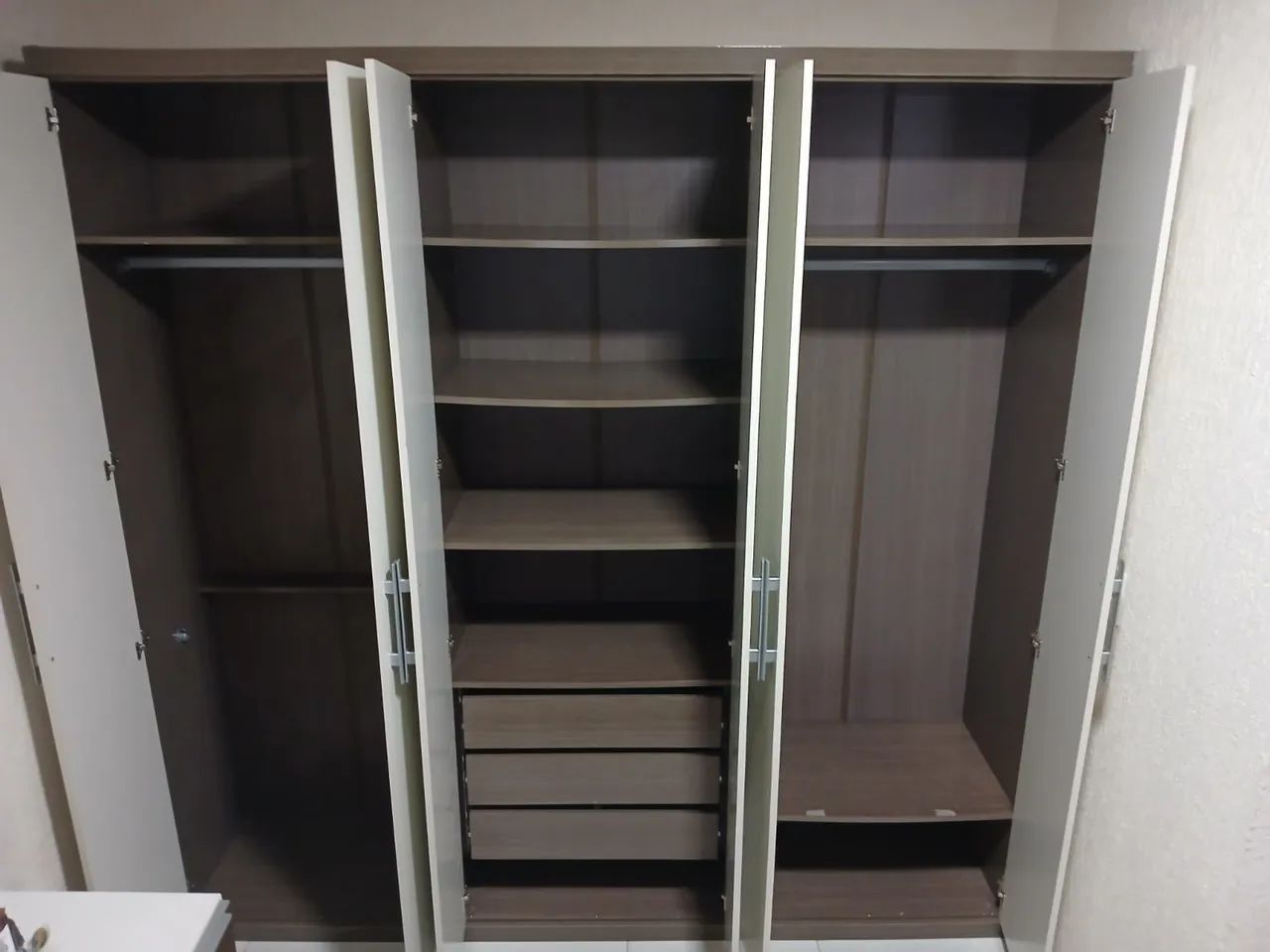 Armário guarda roupas 6 portas - Foto 4