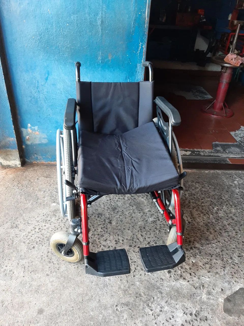 Cadeira de rodas manual Freedom Plus semi nova mesmo. - Foto 2