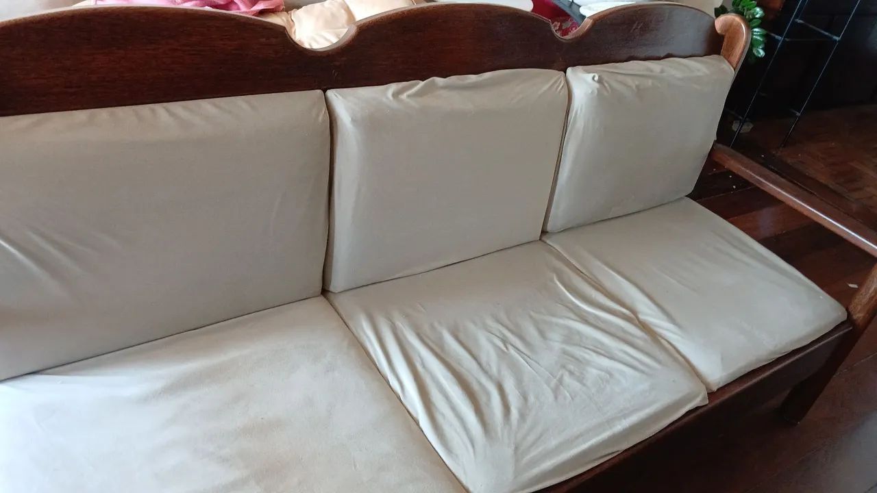 Sofa de madeira