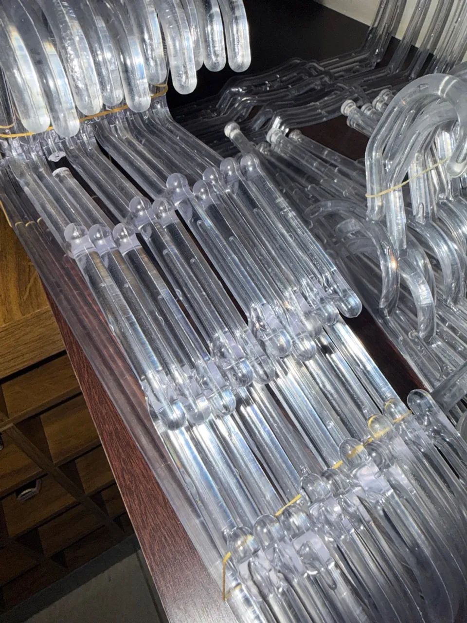 Kit com 100 cabides transparentes  - Foto 3