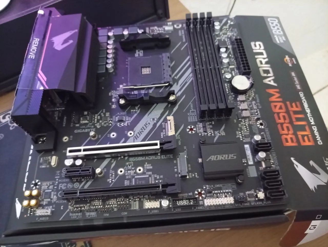 Placa Mãe B550M Aorus Elite - Foto 4