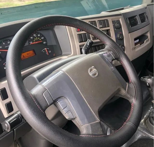 Volvo 270 baú 2014 - Foto 4