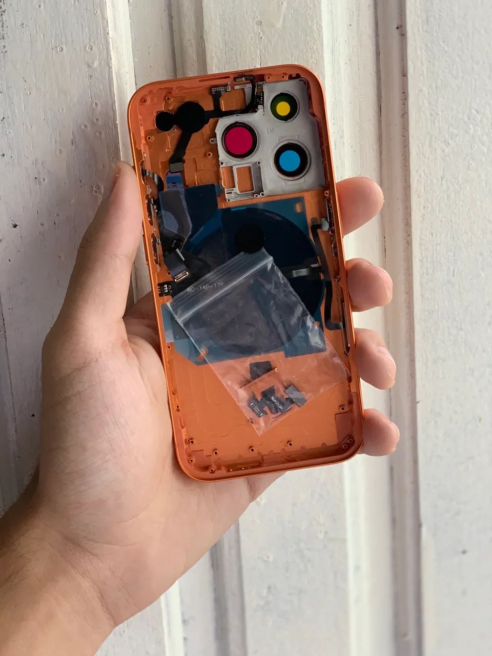 Carcaça iPhone 14pro estilo 17 pro laranja  - Foto 2