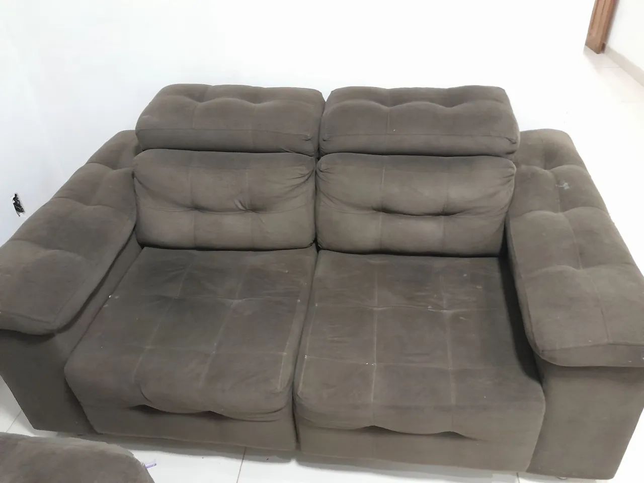 Retractable sofa, available in 2- and 3-seat configurations, super comfortable, for sale only. Contact *
