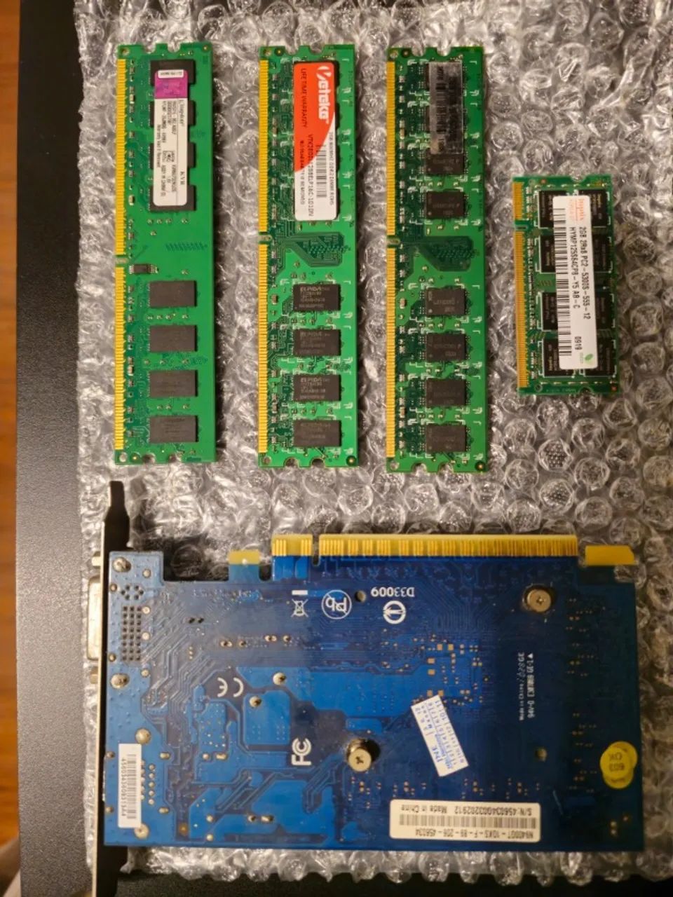 Kit com 4 memória RAM e 1 placa de vídeo - Foto 2
