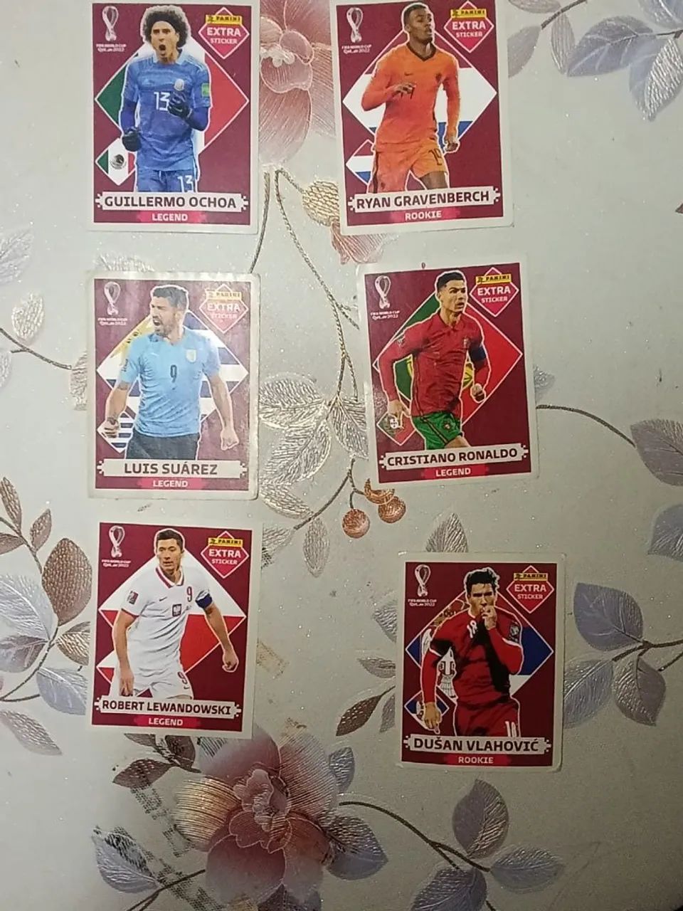 Kit 6 figurinhas legends bordô copa 2022