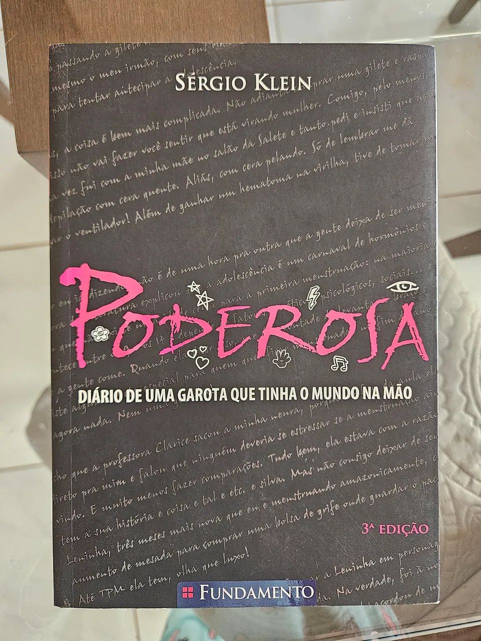 Livro juvenil Poderosa de Sérgio Klein