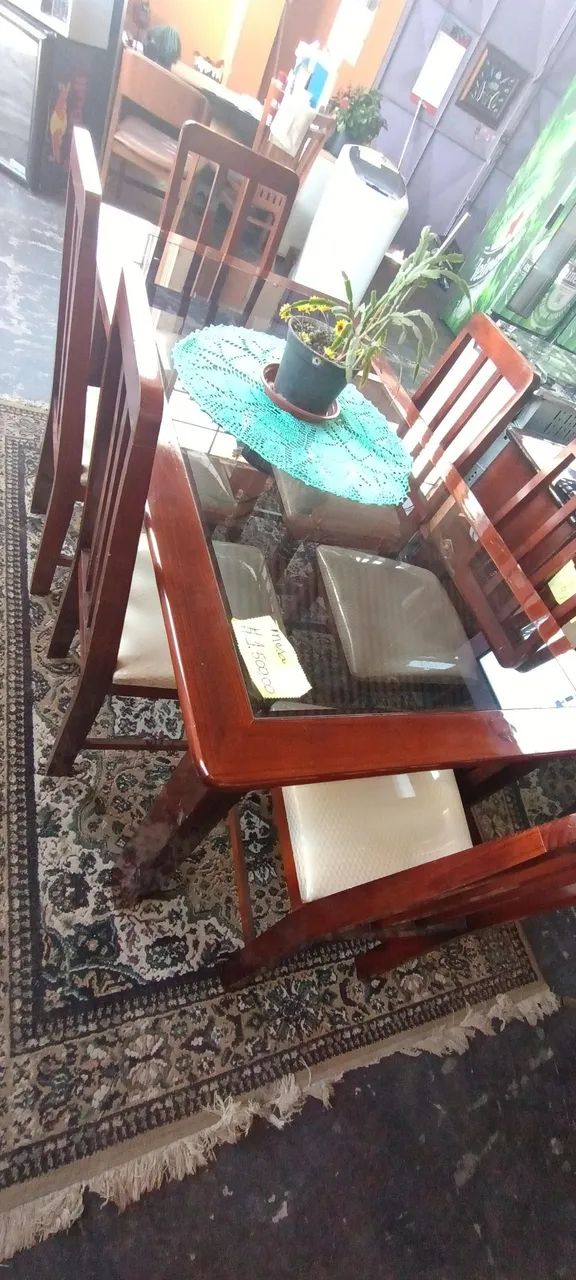 Mesa e cadeiras 