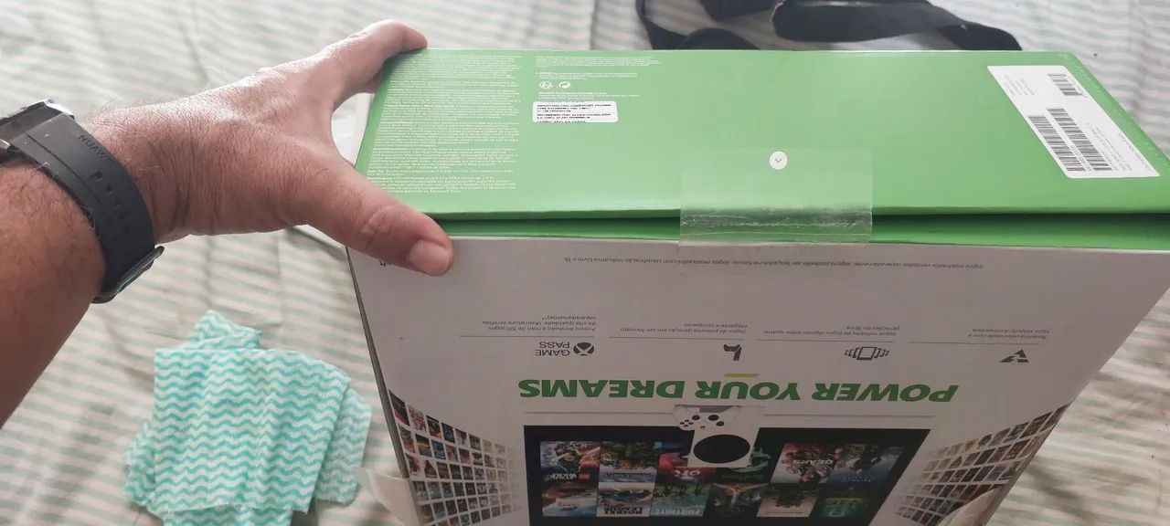 Xbox Series S 512GB + Acessórios - Estado de Novo - Único Dono - Contagem