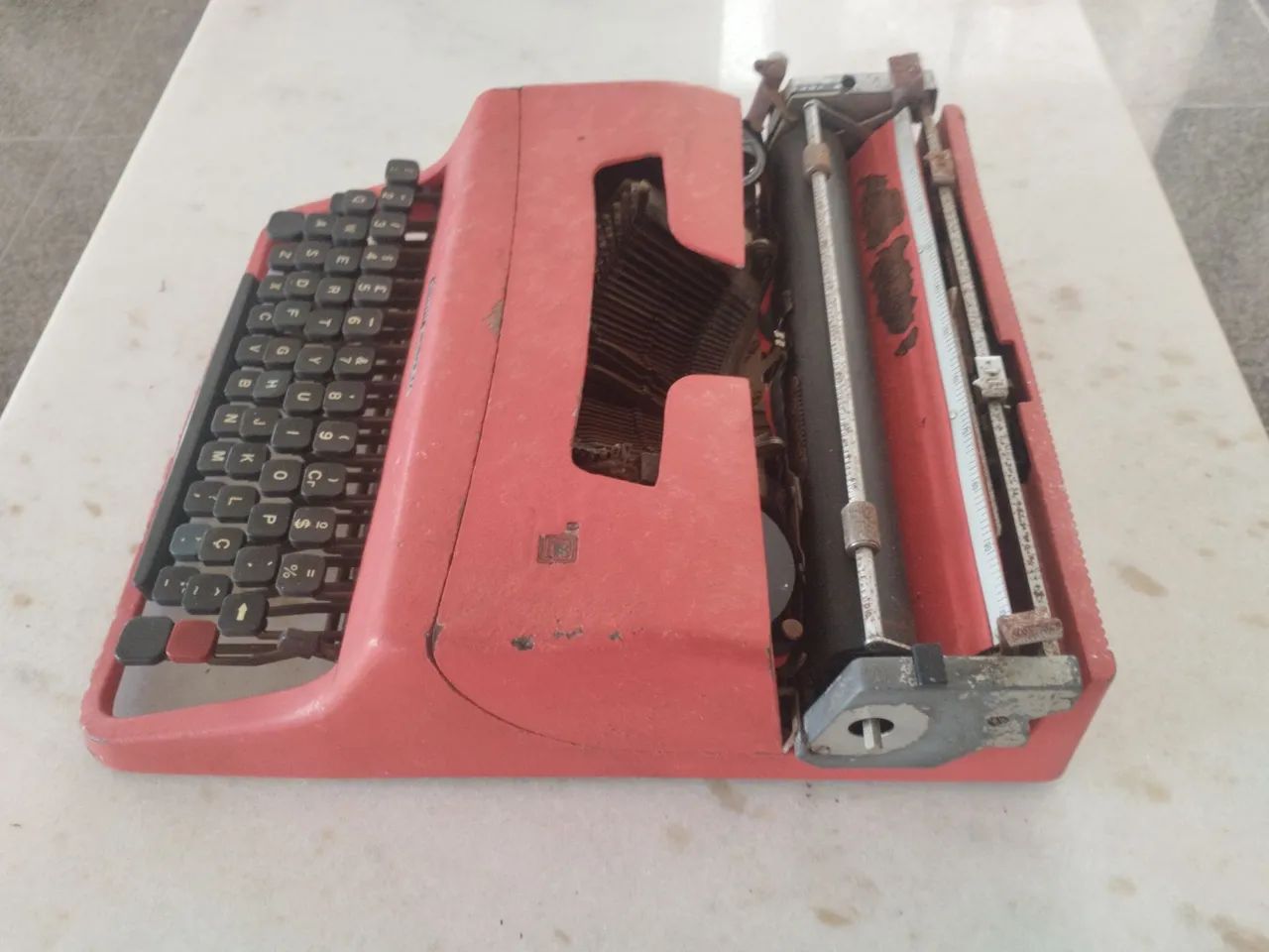 Máquina de escrever antiga  - Foto 4