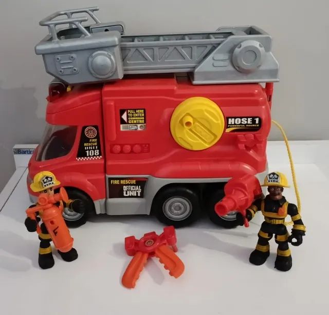 *Caminhão de bombeiros de resgate*, apresentando uma escada extensível e compartimentos fu - Foto 5