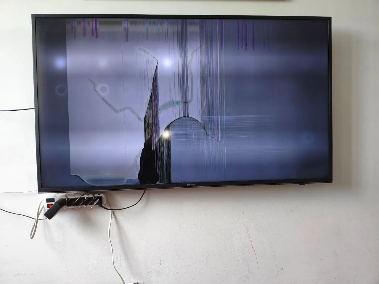 Vendo Smart TV Samsung 4K de 50 polegadas, modelo UN50MU6100G para retirar peças  - Foto 5