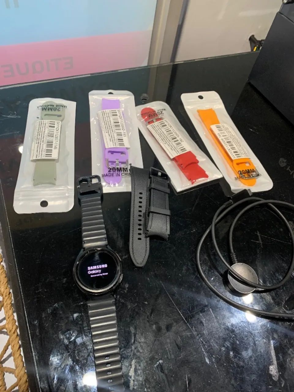 Galaxy Watch 6 Classic LTE + 5 pulseiras de brinde  ! - Foto 3