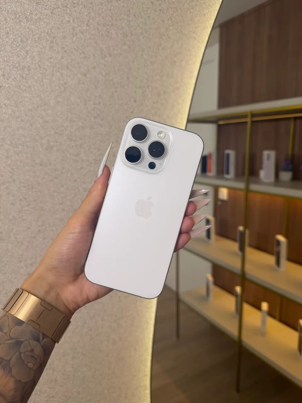 iPhone 16 Pro Titânio Branco IMPECÁVEL  - Foto 3
