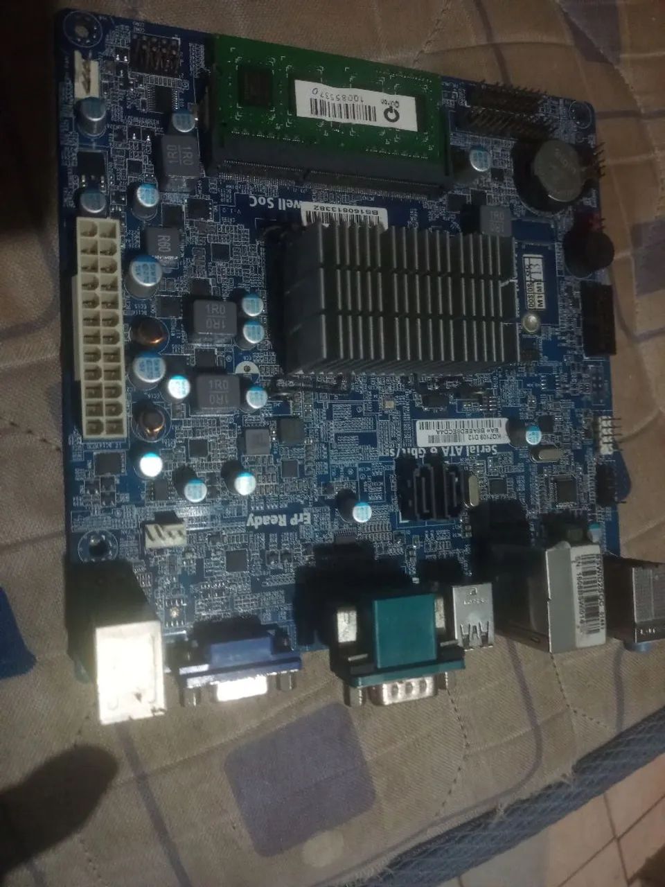 Placa mãe mini ddr3 com 4 gigas 