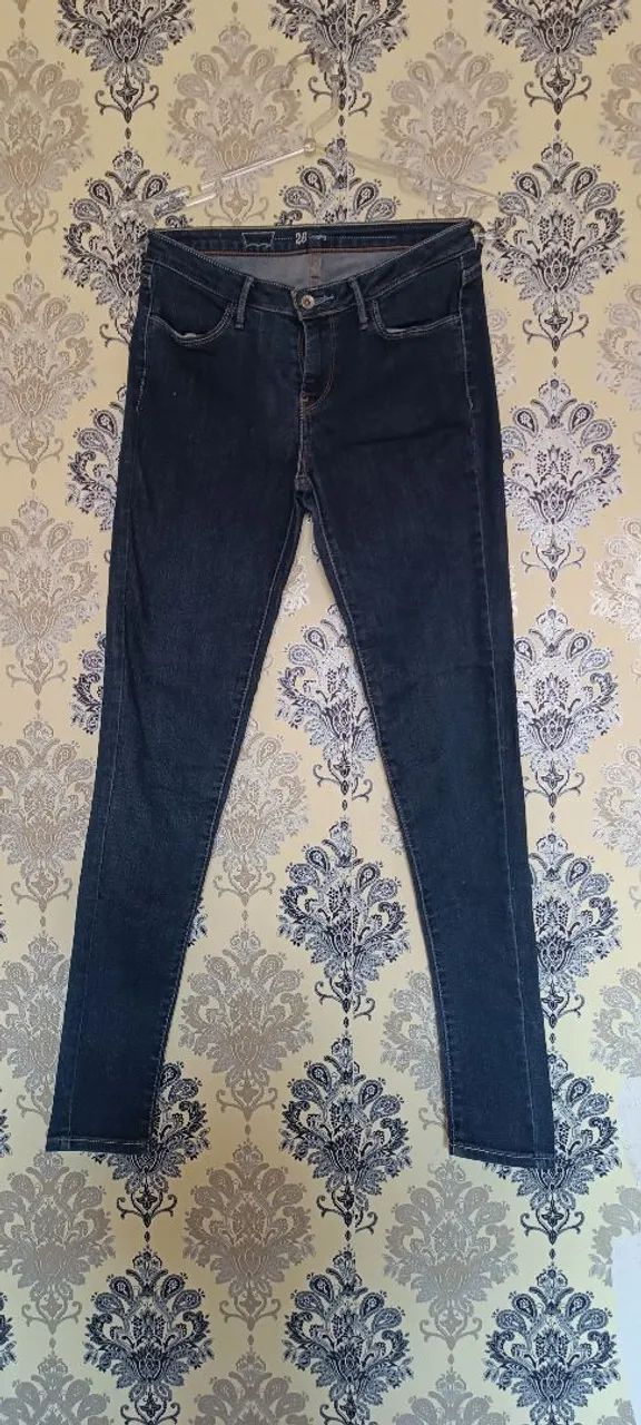 Calça feminina da Levis, esquine T 28 com elastano $  - Foto 3