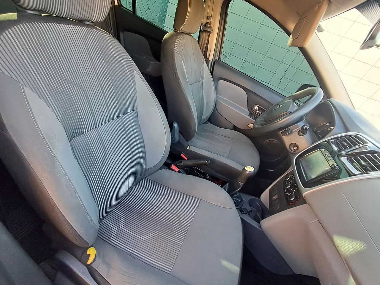 Renault Logan Expression Hi-flex 1.6 8V 4P 2014 - Foto 5