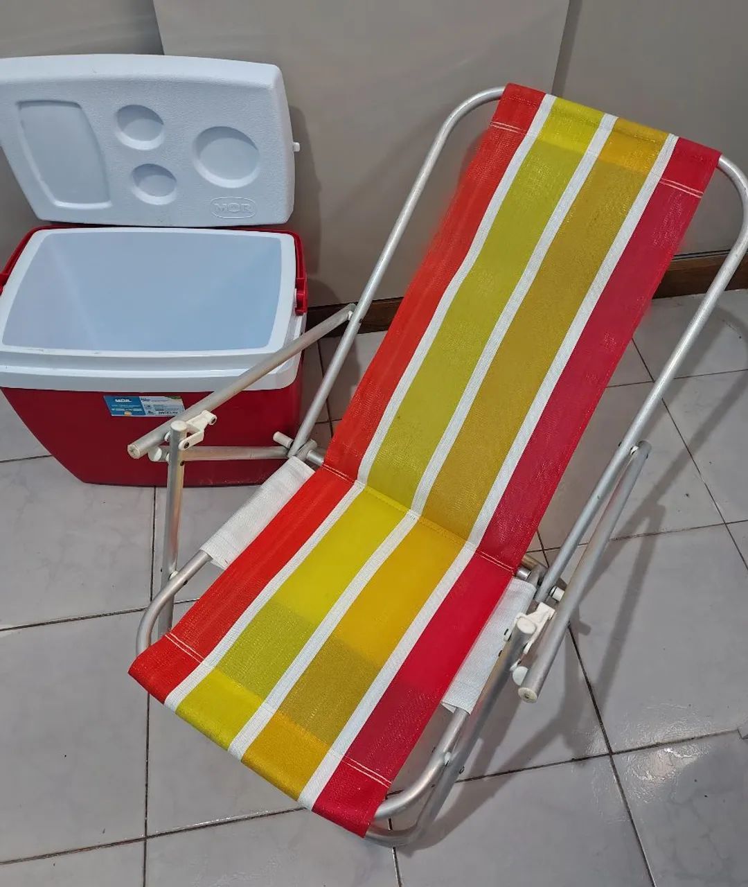Cooler e cadeira de praia 
