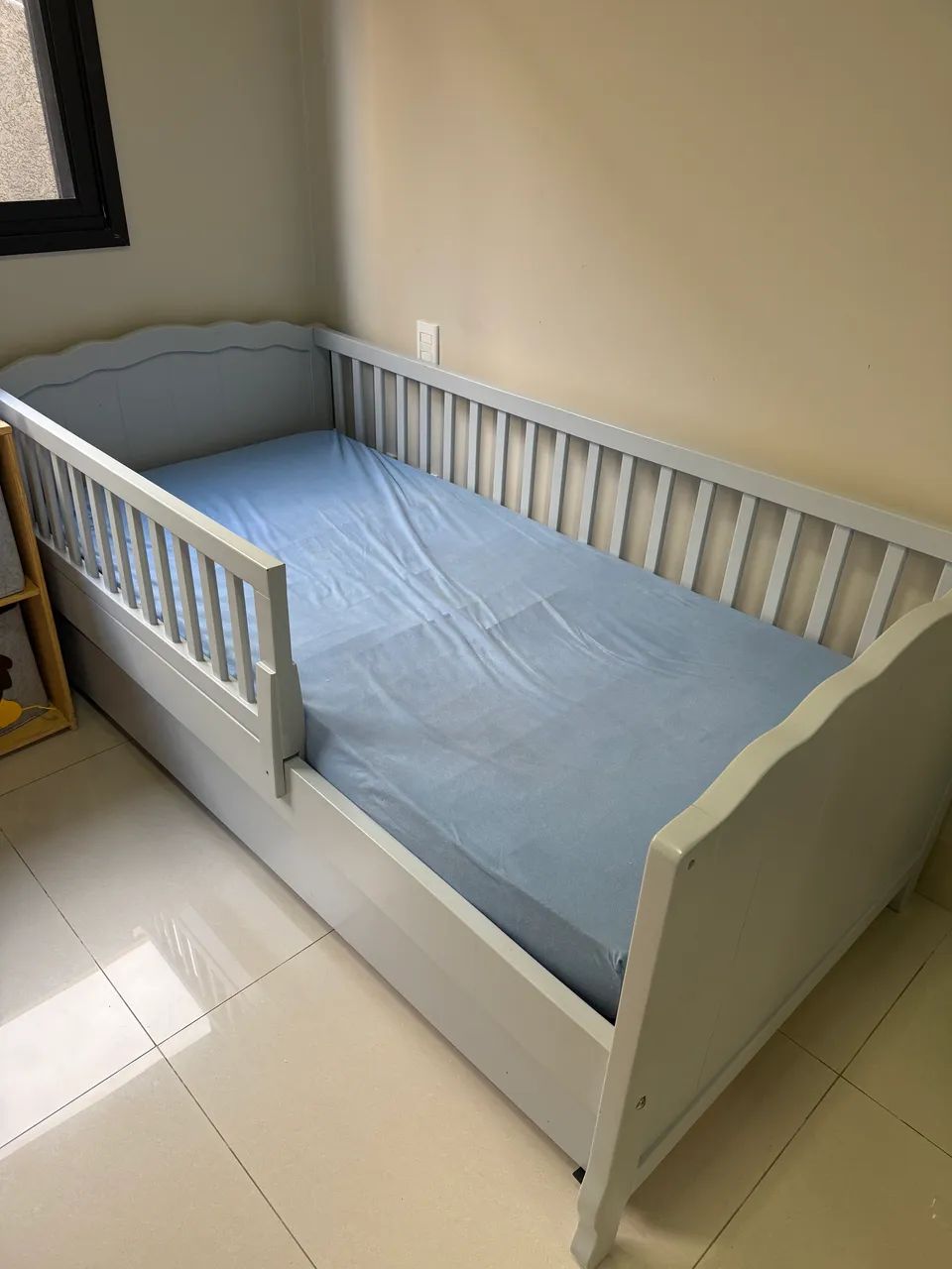 Cama infantil com cama auxiliar madeira maciça laqueada  - Foto 6