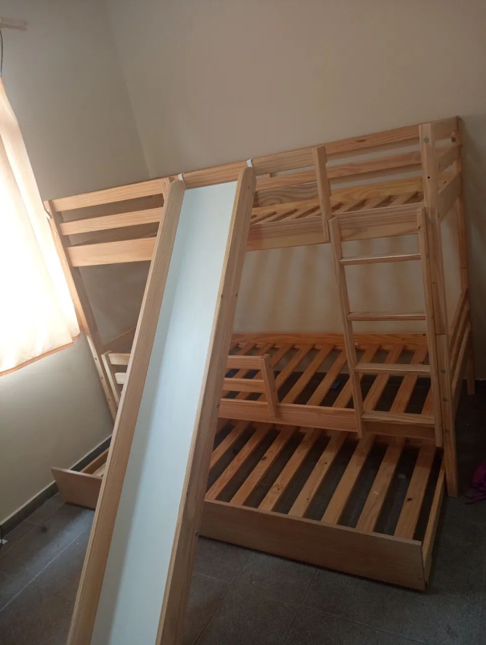 Cama Triliche com escorrega + 2 colchões de solteiro  - Foto 2