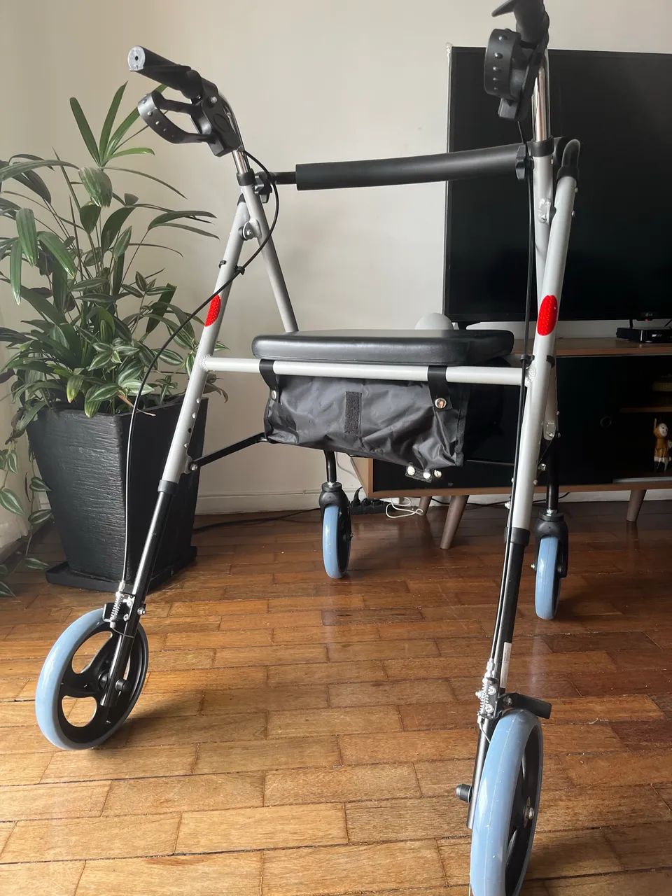 Andador com assento semi novo  - Foto 5