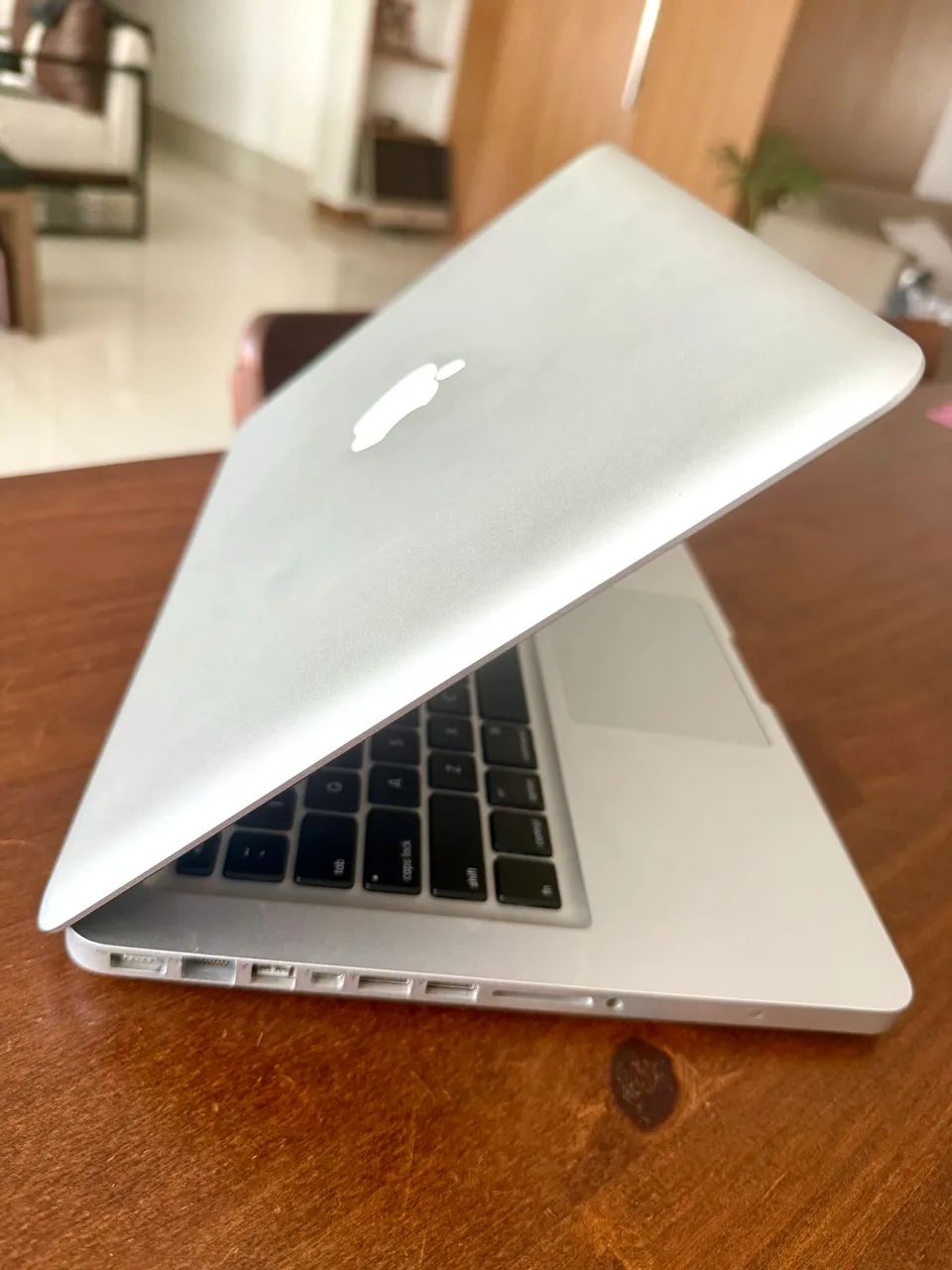MacBook Pro i7 4-Core, 16G, Ventura, 2.2 Terra de Memória MacBook Pro i7 4-Core, 16G, Ventura, 2.2 Terra de Memória