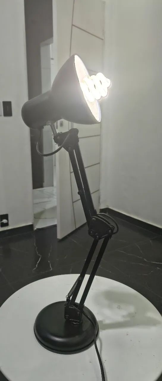 Luminária articulada de mesa  - Foto 2