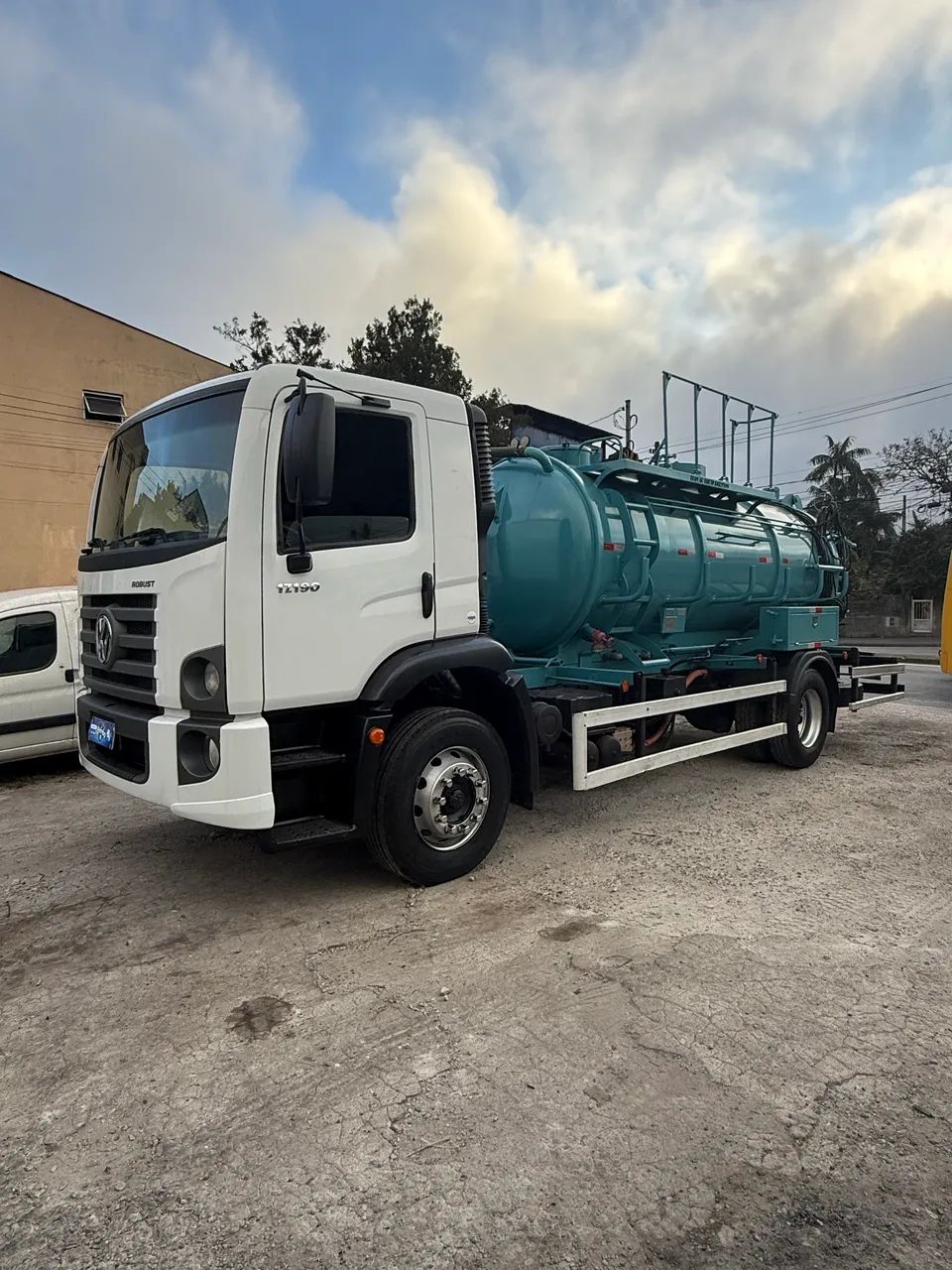 Vw 17190 2023 tanque Hidrojato e vácuo combinado