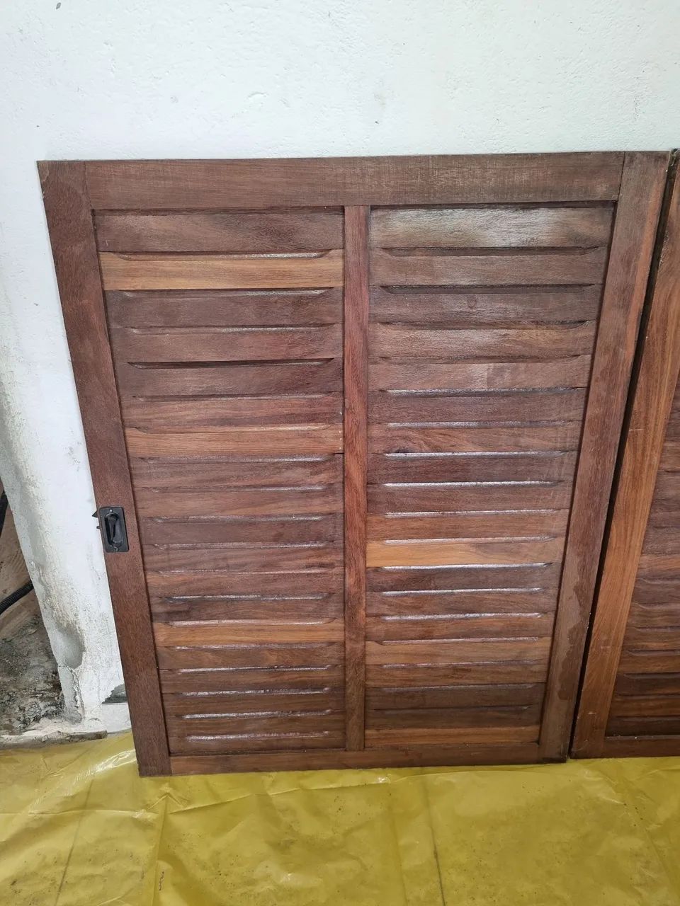 Lote com 4 Janelas de Madeira Maciça - Med. 1,25 x 1,00m<br><br>2 para Revitalizar