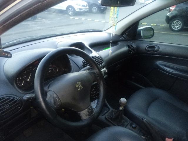 Peugeot 206 1.0 Ano 2002 - Foto 2