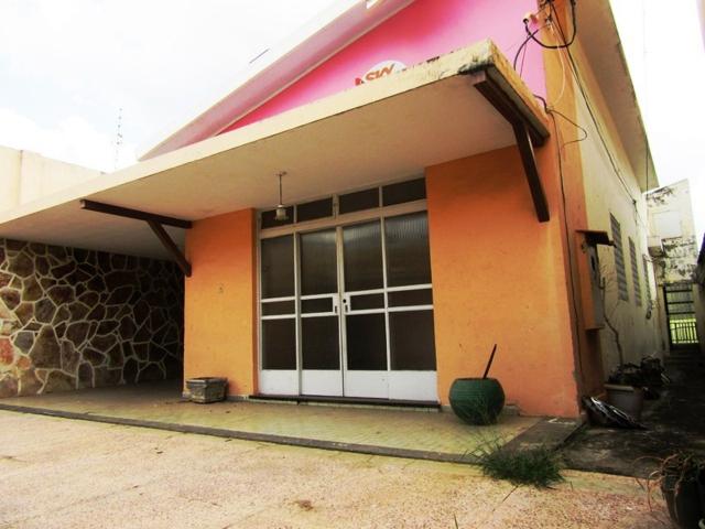 Casa ampla c/ habitese no p. eustáquio, próx. a nino. 04 vgs livres, 04 qts, 03 banhos.