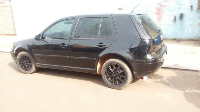 Golf 1.6 nacional. 2004 so pegar e roda