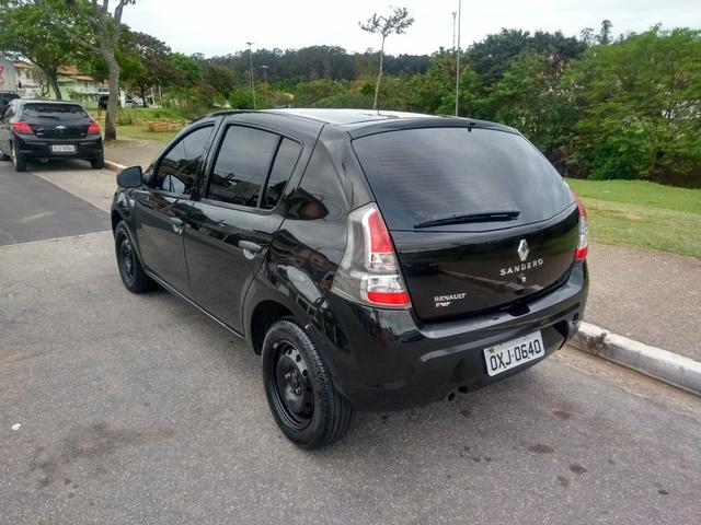 Vendo Sandero 2014 completo. Troco por moto *. Financio - Foto 8