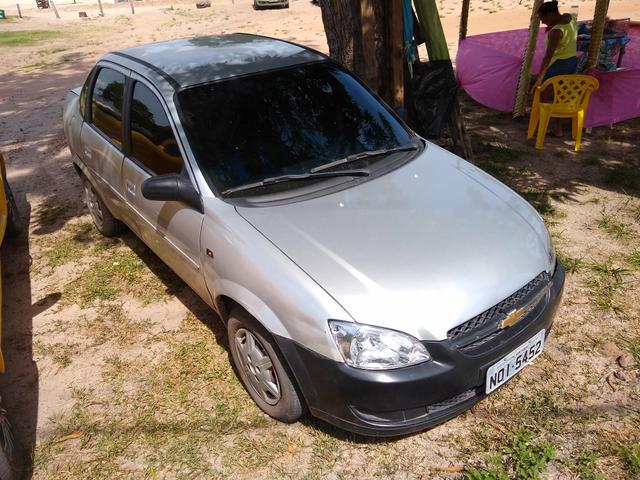 Vendo esse carro Chevrolet classic - Foto 2